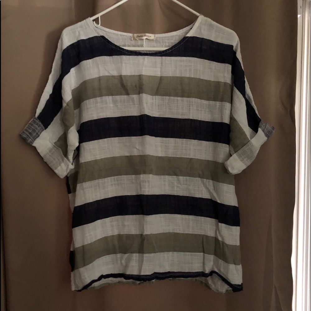 Women’s Quarter Sleeved Top, NWT